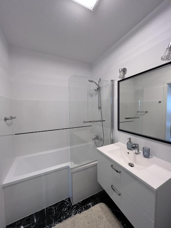 Apartament Z Tarasem Na Osiedlu Rakownica Jelenia Gora Ngoại thất bức ảnh