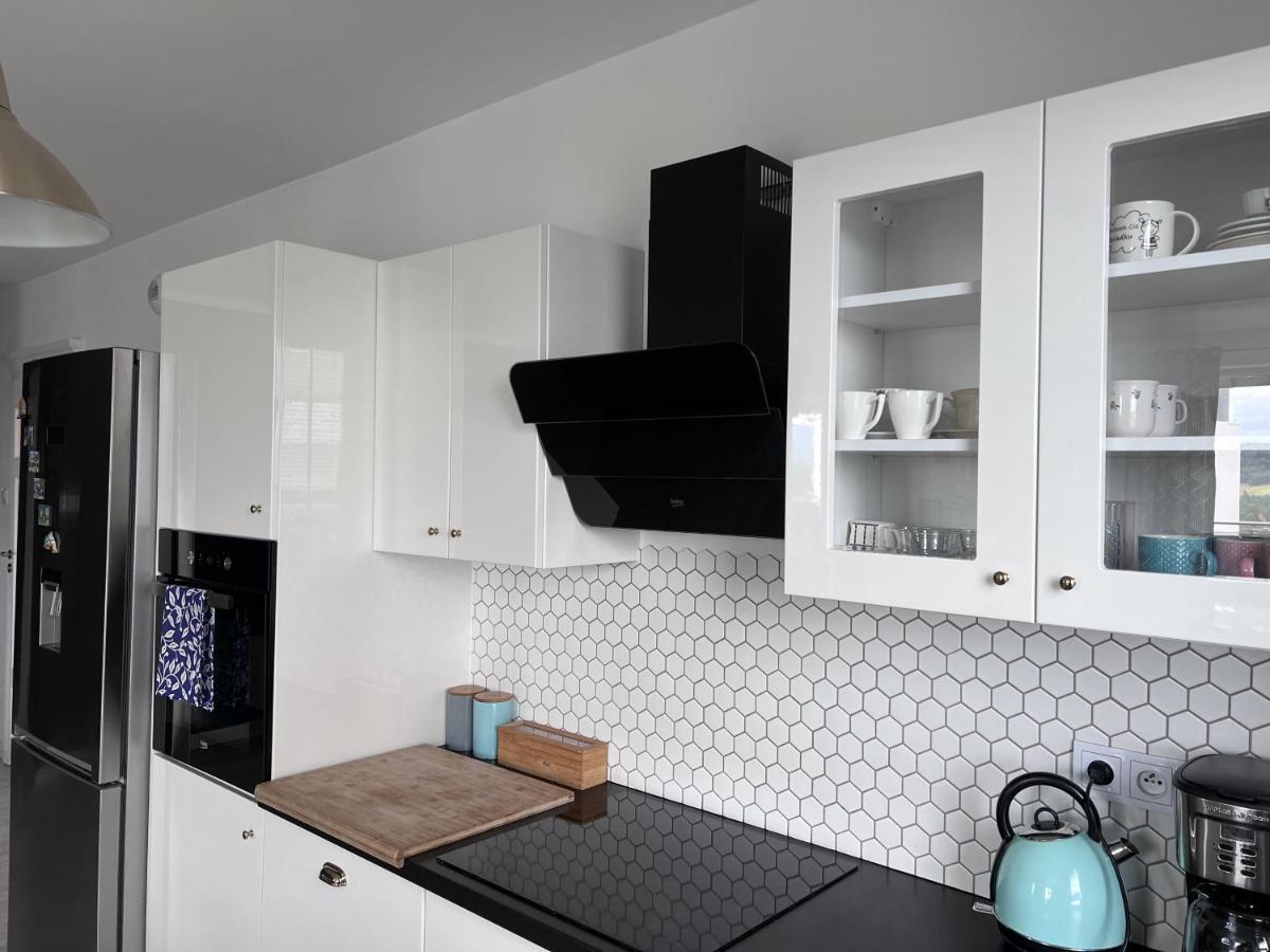 Apartament Z Tarasem Na Osiedlu Rakownica Jelenia Gora Ngoại thất bức ảnh